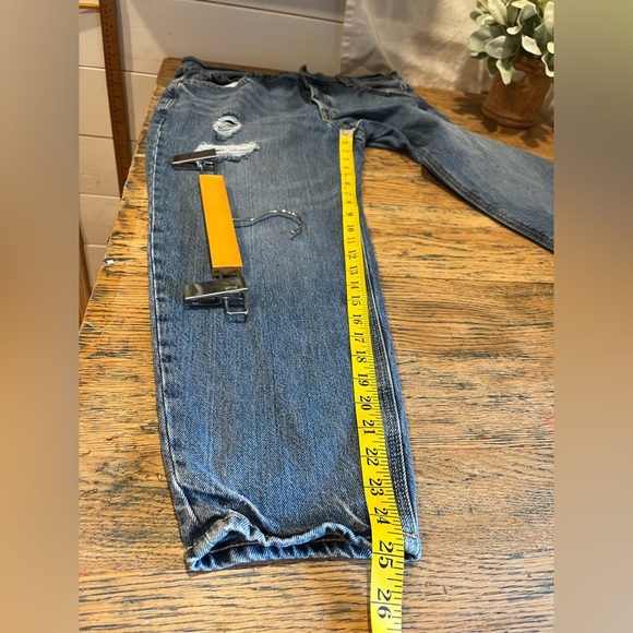 🩵 Old Navy Slouchy High-Waisted Distressed Jeans - Size 10 (Women) - Picture 5 of 7